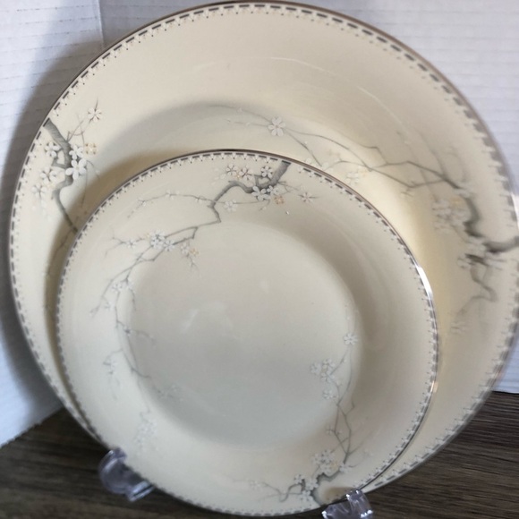 1985 Royal Doulton Angela Plate Set - Picture 2 of 12